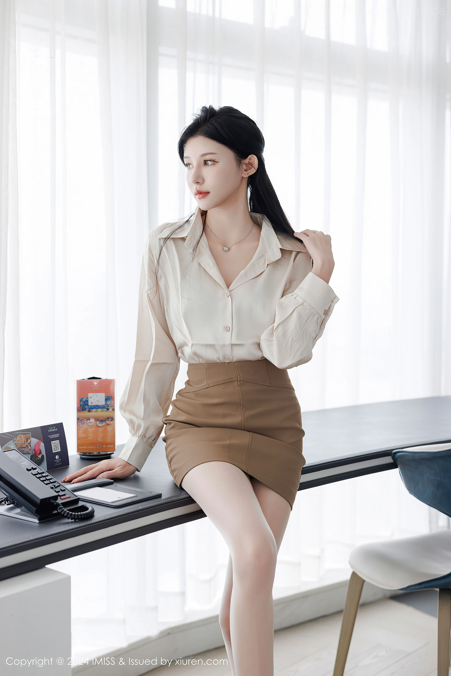 图片[4]-[IMISS爱蜜社]Vol.767 模特泥鳅鳅性感时尚装扮米色上衣配短裙露超薄肉丝完美诱惑写真44P-秀人网官方网站